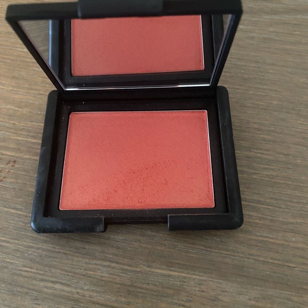 NARS blush in color Orgasim